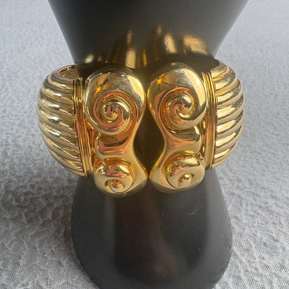 Vintage Gold Tone Ribbed Scroll Hinged Cuff Bracelet Chunky Statement Jewelry